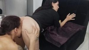 Me encanta follar a mi hermanastra pervertida porque se come mi leche – Porno en ruso