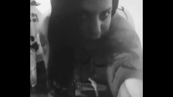 ailu dulce caramelo argentina tatuada con arnes