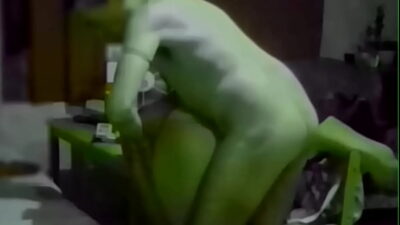 Faby insaciable, es muy trola y si la pongo puta se desespera: “por favor dame pija” pide suplicando al sentir la mano adentro mientras explota a chorros gritando como una puta.