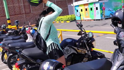 LA CHICA DE TINDER ACEPTA COMER VERGA Y TRAGAR SEMENE A CAMBIO DE UN HELADO