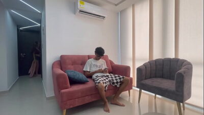 Le propongo a mi hermanastra ahorrar agua y para esto le propongo compartir baño como excusa y la follo duro.