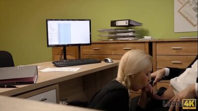LOAN4K. Brillante Teen Blondine braucht Geld für neues Auto, also warum hat Sex