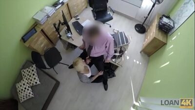 LOAN4K. La rénovation d’un appartement coûte cher, alors pourquoi bombasse se déshabille pour un prêt