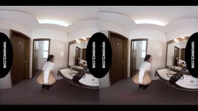 VR – Meeting in bathroom