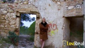 Curvy slut getting hammered hard in the woods