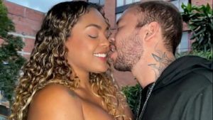 Ebony estate agent horny tease and ridesTourist looking for colombian Slut Carla Morelli, Brian Evans