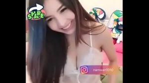 Em gái mặc đồ sexy livestream Uplive