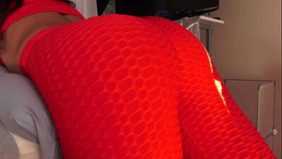 I couldn’t believe she gave me a massage with a cum load inside her dripping pussy