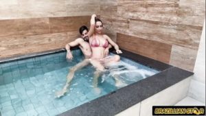 Levei o Prostituto pro motel , ele me comeu bem gostoso sem camisinha e ainda gozou duas vezes