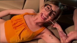 Megan Squirts Pee and get Golden Shower in my Car