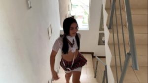 Mi hermanastro me obliga a tener sexo anal mientras yo estudio para un examen.