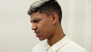 O NOVINHO QUIS TIRAR ONDA COM OS MALOQUEIROS E ACABOU LEVANDO DUAS ROLAS NO CU