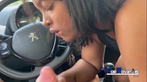 PORNOVATAS – Recogiendo joven mulata 21 para follar en el coche