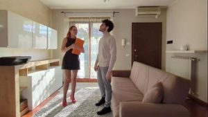 Real Estate Agent got fucked hard just to sell the property to me, cum on face(DIA ITA AMATORIALE)