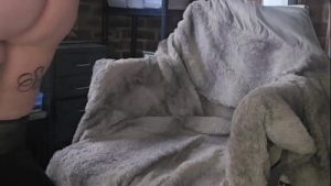 RevealMe || CURVY BABE SPREADS LEGS FOR HOT PUSSY EATING ORGASM