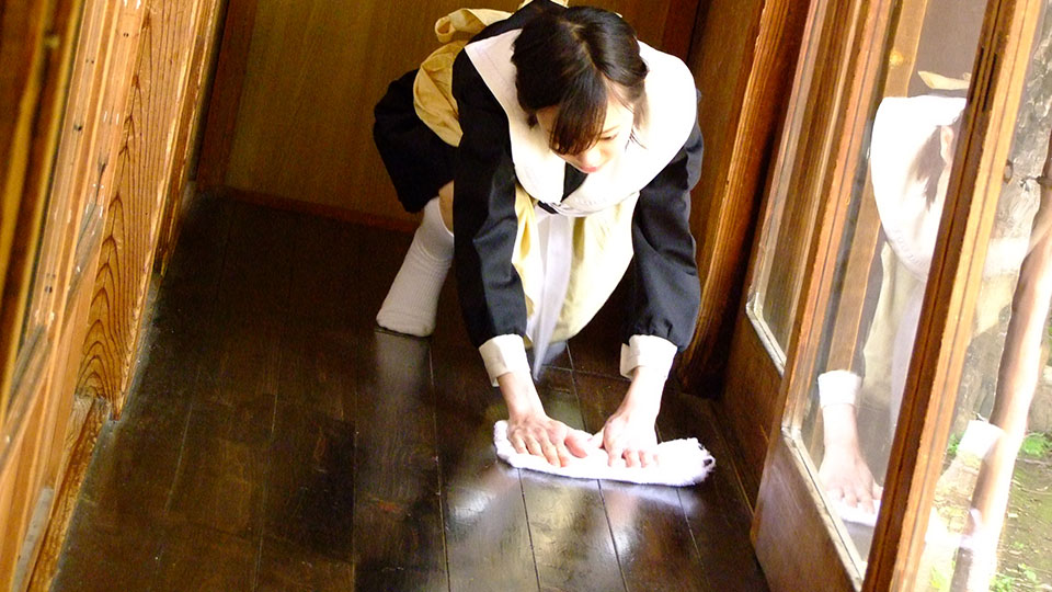 aoba itou does some cock cleaning in kitchen