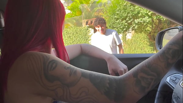 dando um role de carro encontrei um gringo perdido no rio de janeiro dei uma ajuda e a minha buceta para ele foder muito e o safado gozou dentro