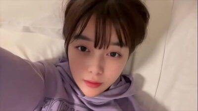 【自撮りオナニー】今日おか◯さんいないから部屋で気軽におなにーできて嬉しかったです…