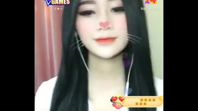 Gái Việt xinh livestream Uplive