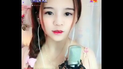 Gái xinh Lyly livestream Uplive