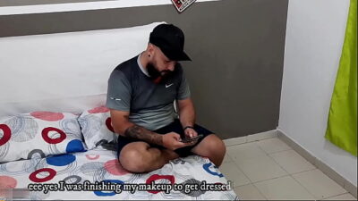 HOMBRE MUY CACHONDO VENDA OJOS A SU COMPAÑERA DE CASA. PARA HACERLA CORRER Y LA FOLLA CON PALMADAS EN SU CULO HASTA CORRERSE – PORNO EN ESPAÑOL