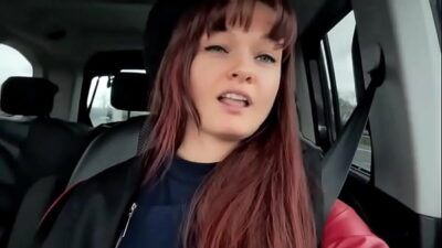 Horny creazy wommen dance in car :D