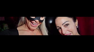 Hot blonde comes to the club to get fucked and pissed.