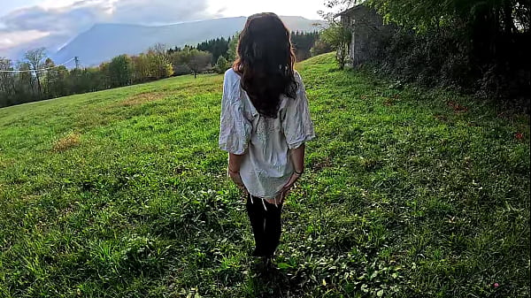 i walk and strip naked in the middle of nature and the neighbors see me