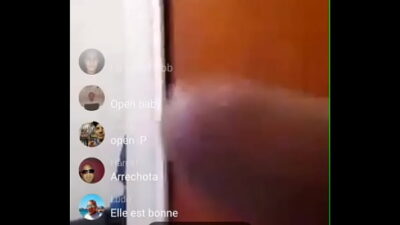 Perra de Badoo muestra pezón y la banean