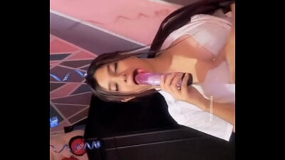 PORN ACTRESS SHOWS HER NUDE TITS (REAL HOMEMADE)