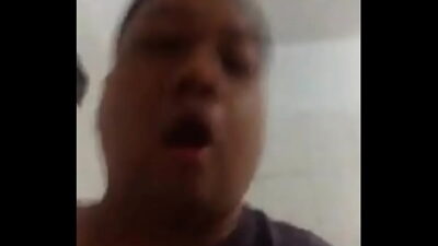 Thằng già nứng cặc đăng video thủ dâm lên Facebook của người khác