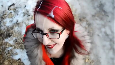 Româncă sexy de pe tinder face baie cu spermă