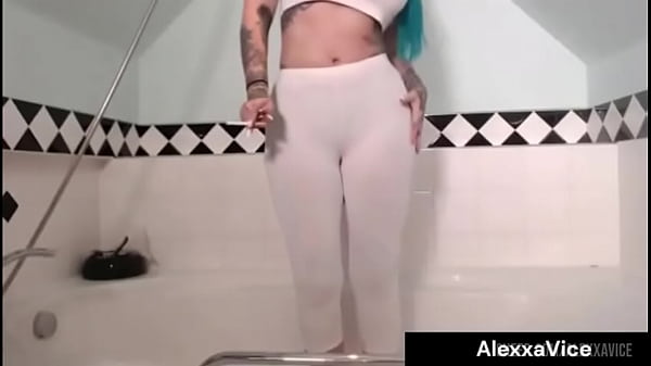 RELOAD White tights piss show