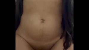 Fui a casa de mi vecina buscando azúcar y me dijo que me la follara. Fue el mejor día de mi vida.