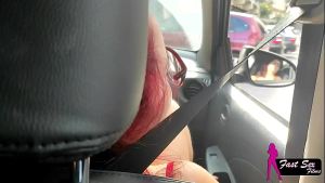 MOSTREI MINHA RABA NA RUA E O ENTREGADOR DE APLICATIVO ME CHUPOU NO CARRO – I SHOWED MY ASS ON THE STREET AND THE APP DELIVERY GUY SUCKED ME OFF IN THE CAR