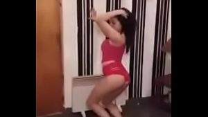 Pame moviendo el culo en tanga