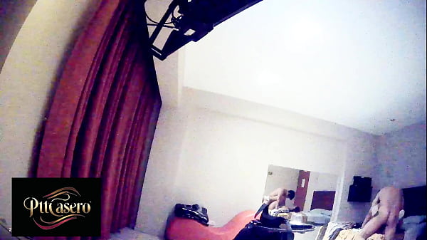 En el telo para fornicarla