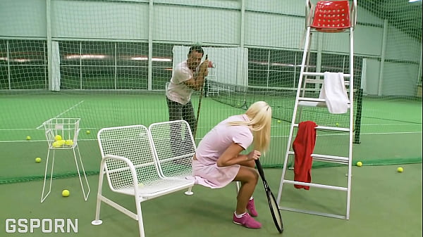 Hard anal sex for the nice ass of sexy blonde girl in the tennis court