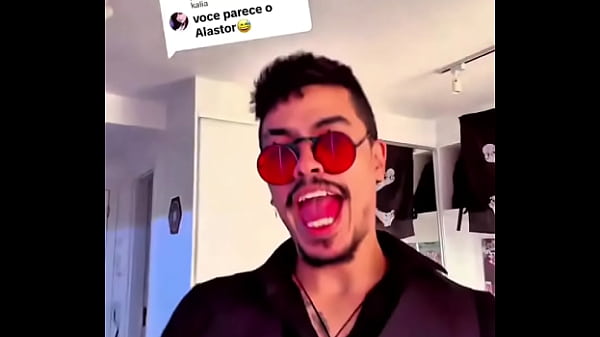 mini compilado de eu antigo biscoitando dublando o Alastor
