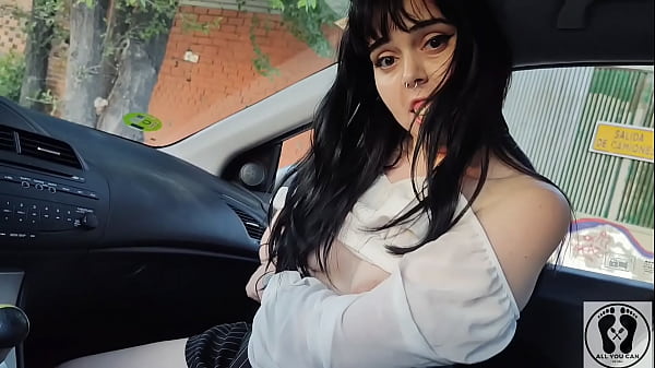 NERDY GIRL GIVES CAR BLOWJOB POV CUM IN MOUTH CUM WALKING