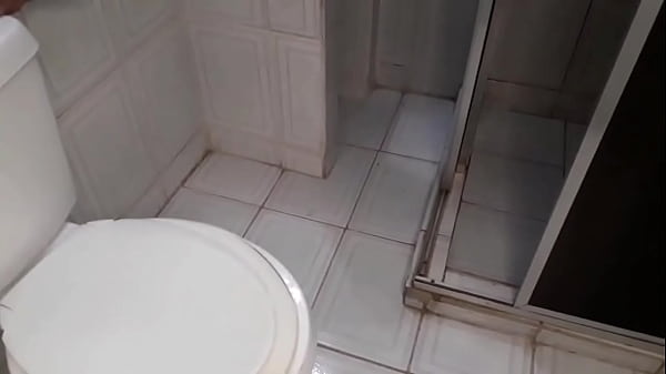 SEXO GOSTOSO NO BANHEIRO JOVENS FAZENDO AQUELA PUTARIA