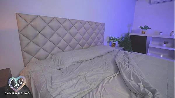 Un prisionero fugado bien guapo me despierta y me folla sin piedad!