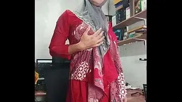 Hijab Ladyboys Cum Masturbating