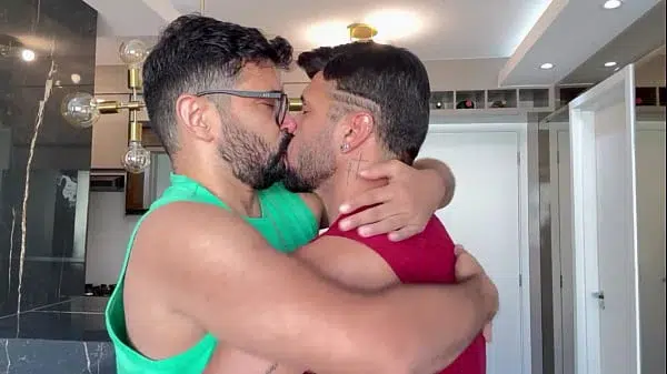MARCOS GOIANO – FODIDO PELO DOTADÃO TATUADO COM FOME DE RABO – SEXO GAY COM PUTO TATUADO – GOIANO LEVANDO PICA NO CUZINHO GULOSO