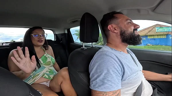 Raquel Hot Peladinha no Carro – Grelo Grande, Sexo Anal Selvagem e Foda com Dor e Tesão!