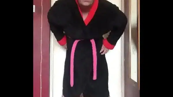 hello guys i hope you like watching me swallow my own pee because i want yours to