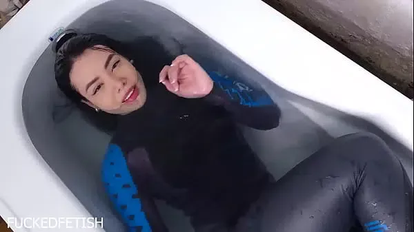 Hot Moonblack underwater submissive bondage