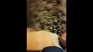 Jugando enjaulado con mi dildo en la calle para que la gente  me vea