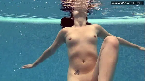 Hot underwater babe Lady Dee swims naked