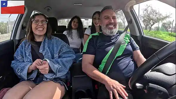 A modelo Infinitha pegou uma carona em Santiago do Chile mamou nas ruas da cidade